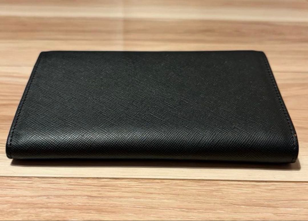 【美品】PRADA サフィアーノ レザー 三つ折り財布 プラダ ブラック
