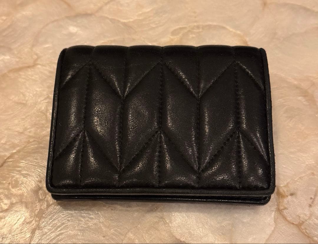 miu miu ミュウミュウ 三つ折り財布 ブラック