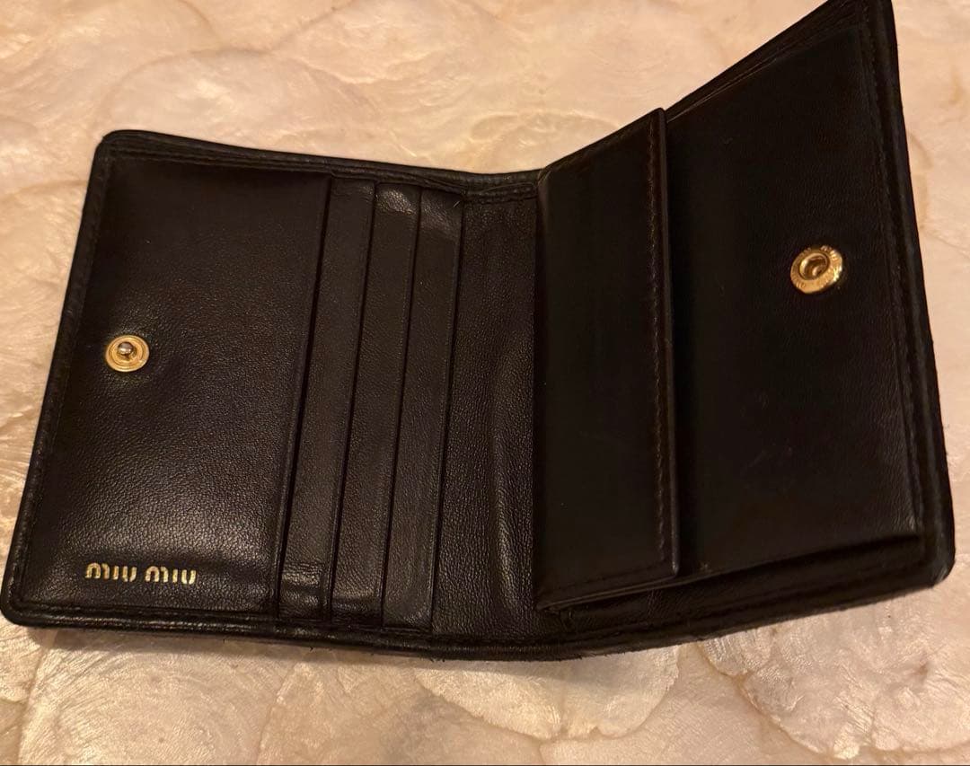 miu miu ミュウミュウ 三つ折り財布 ブラック