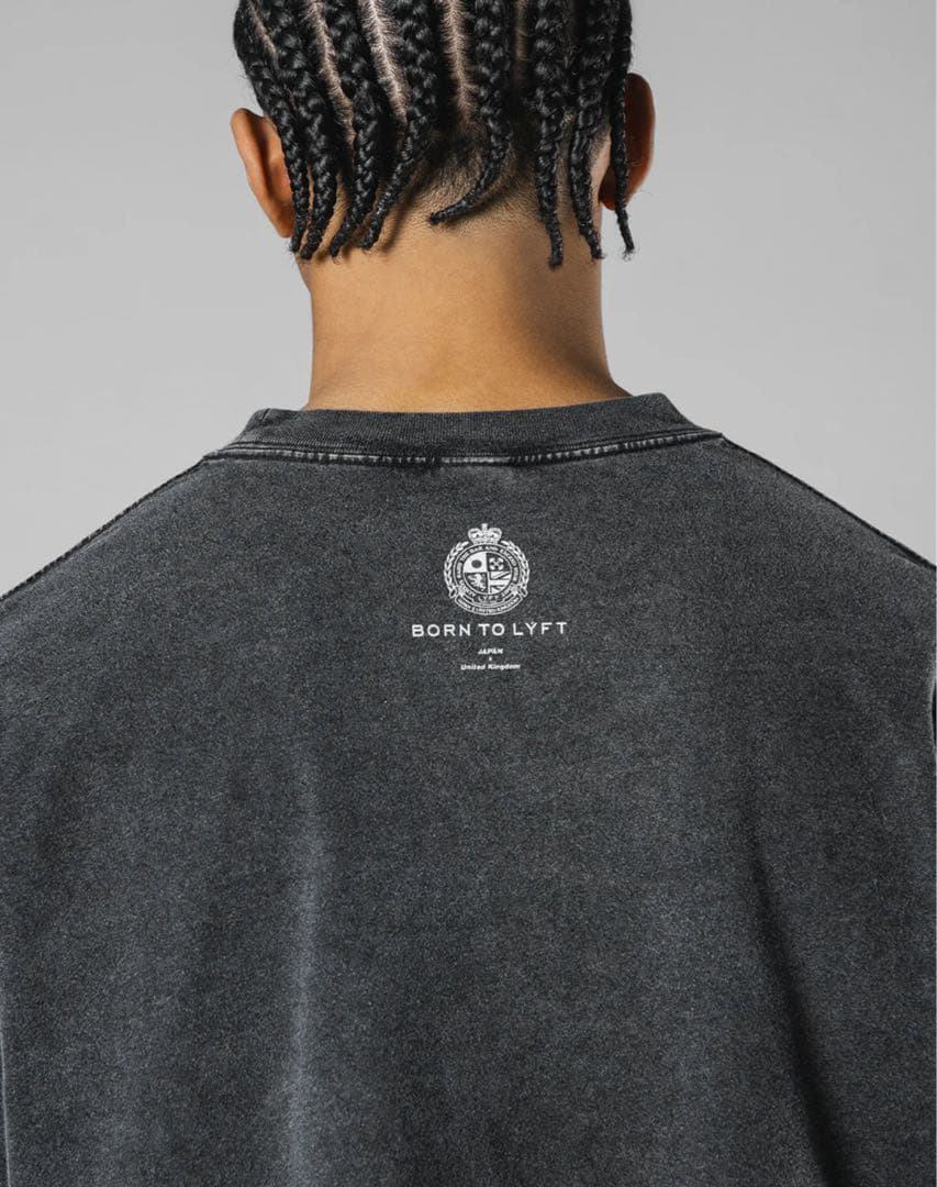 [ルーツ] LYFT DUMBBELLS GRAPHIC T-SHIRT