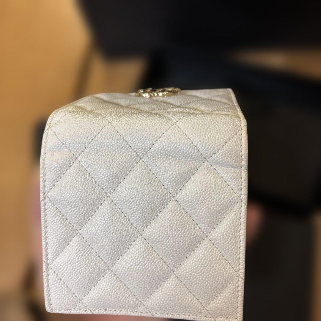CHANEL 二つ折り財布 ホワイト