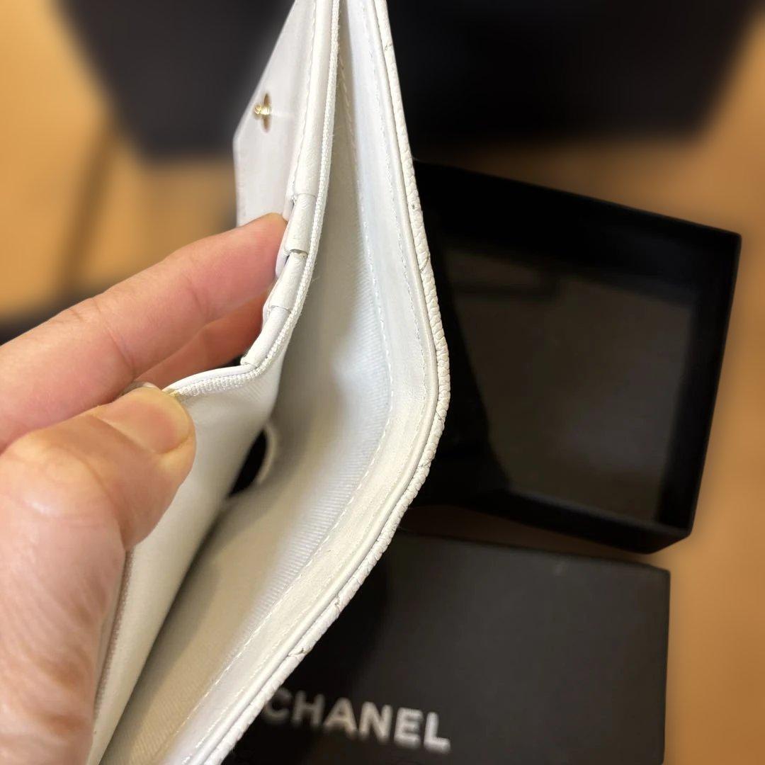 CHANEL 二つ折り財布 ホワイト