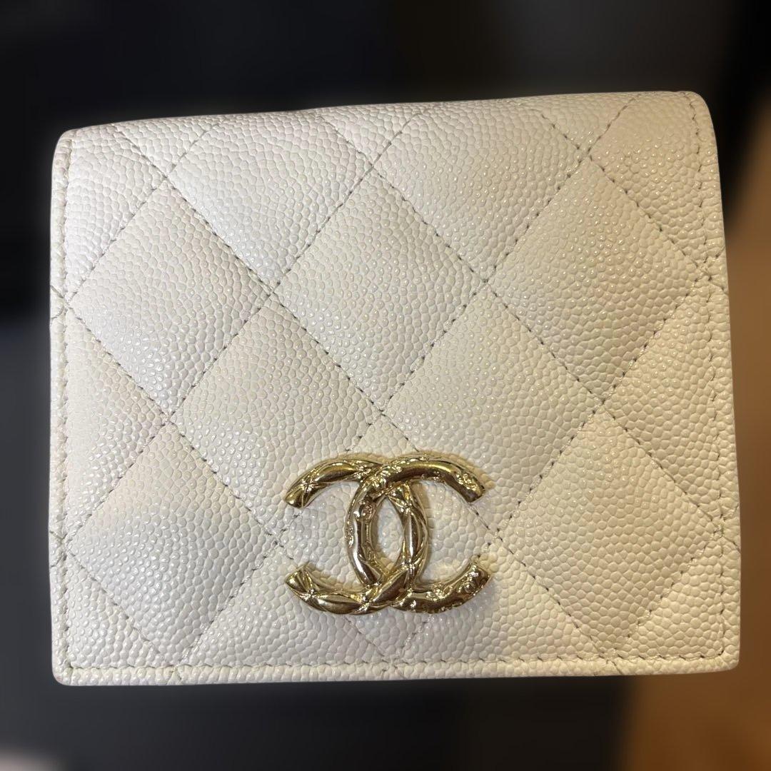 CHANEL 二つ折り財布 ホワイト