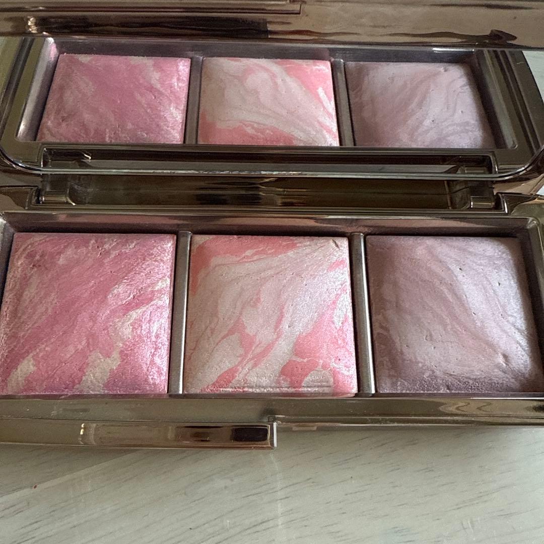 Hourglass チーク　ambient