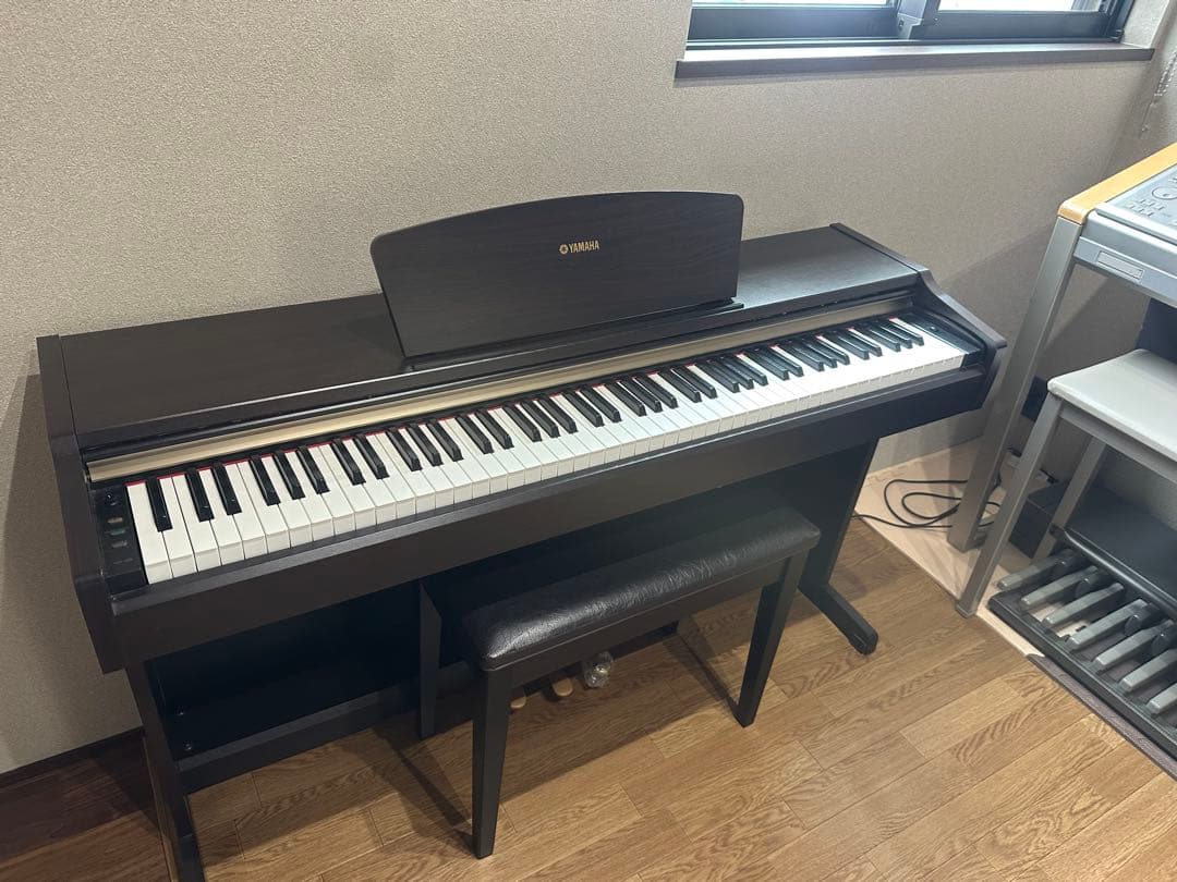 Yamaha 電子ピアノ 黒 椅子付き　YDP-123