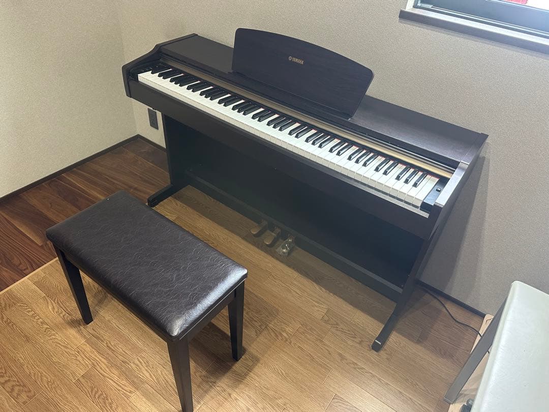 Yamaha 電子ピアノ 黒 椅子付き　YDP-123