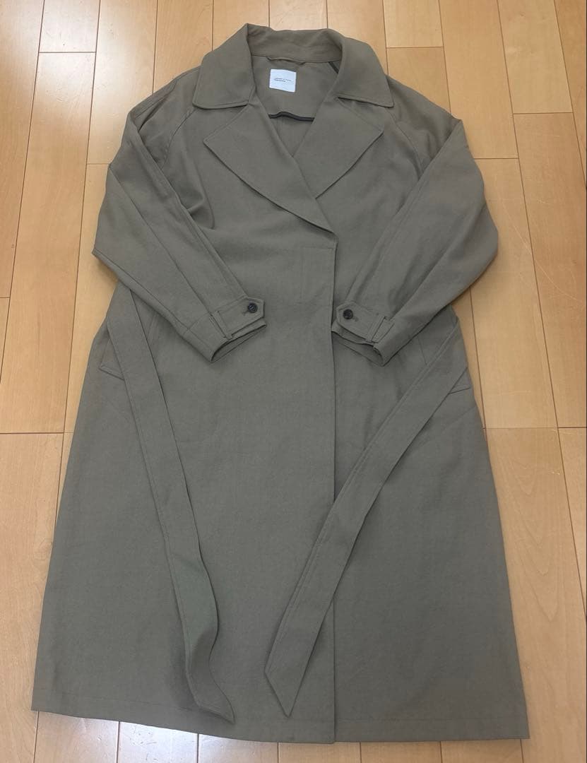 北欧、暮らしの道具店　香菜子さんコート ライトカーキ