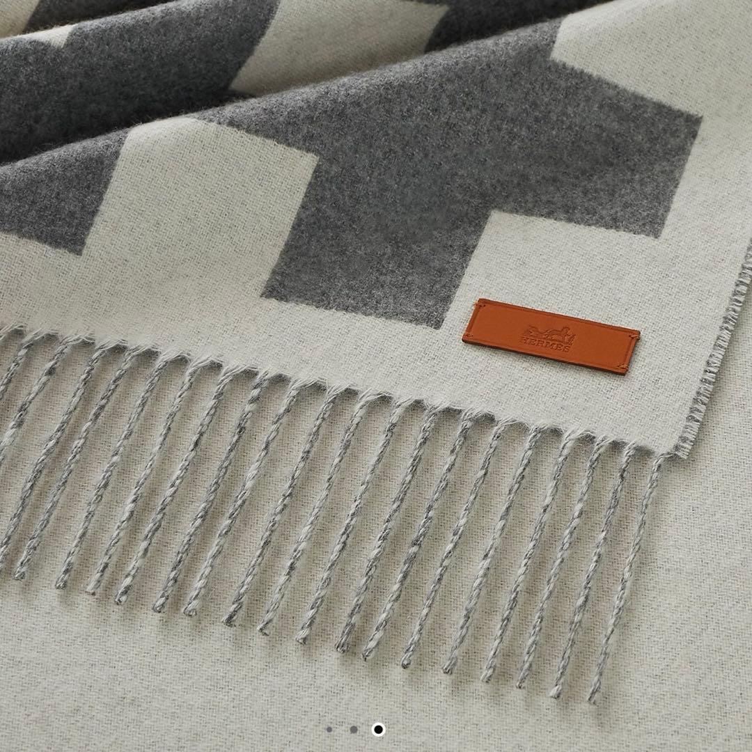新品未使用　エルメス　HERMES カシミヤマフラー 《ソー・ドゥ・エ》　グレー