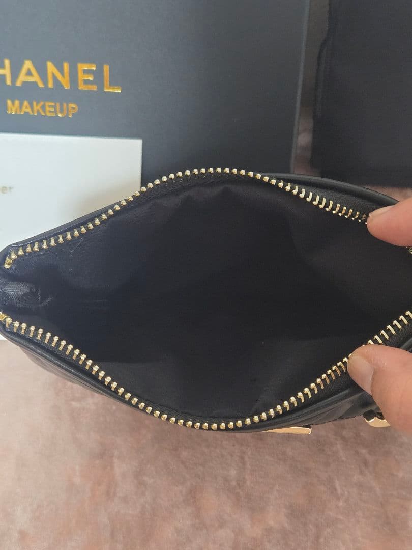 CHANEL ノベルティ ブラック キルティングポーチ メイクポーチ