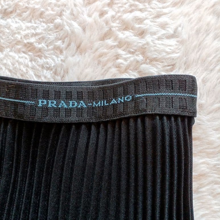 PRADA プラダ ウエストロゴ プリーツスカート P199N ブラック