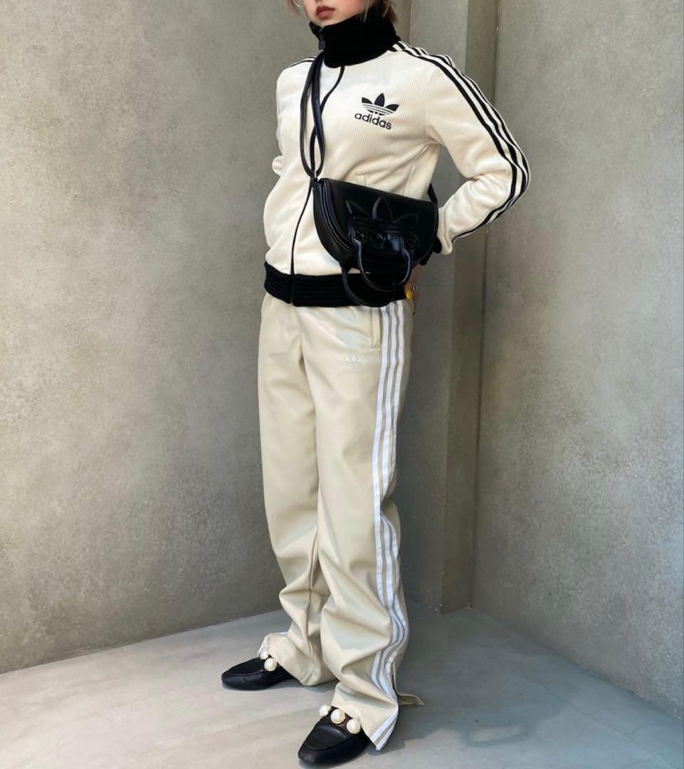 新品　adidas フェイクレザー ファイヤーバード トラックパンツ Lベージュ