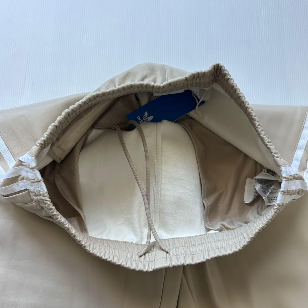 新品　adidas フェイクレザー ファイヤーバード トラックパンツ Lベージュ
