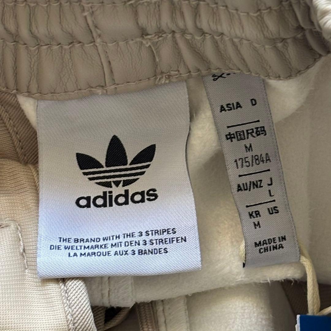 新品　adidas フェイクレザー ファイヤーバード トラックパンツ Lベージュ