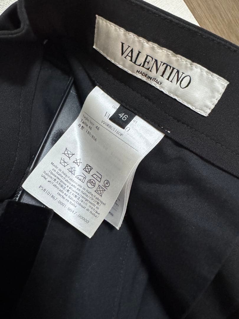 VALENTINO ブラック テーラードジャケット、スラックス