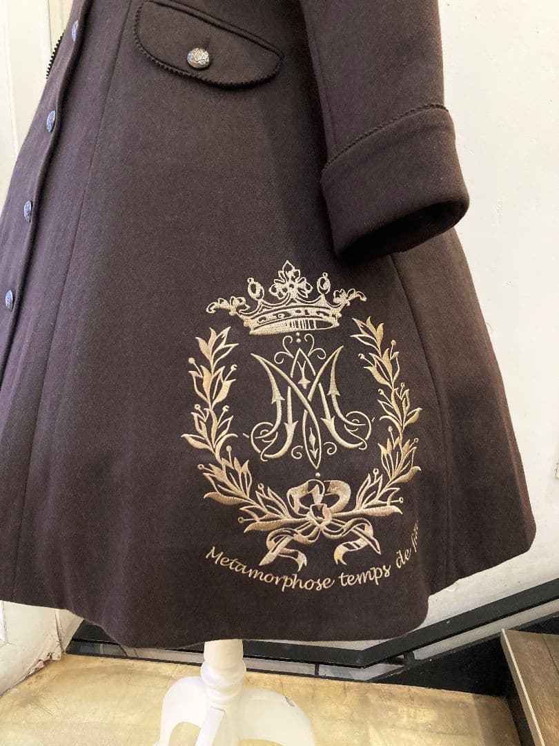 ラ*い様 メタモルフォーゼ☆クラウンエンブレム刺繍コート☆プラスサイズ☆茶色