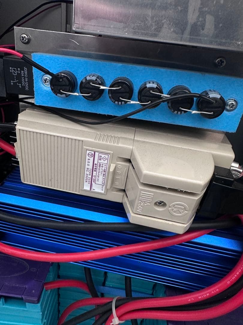 キャンピングカー用　発電機、太陽エネルギー 付き
