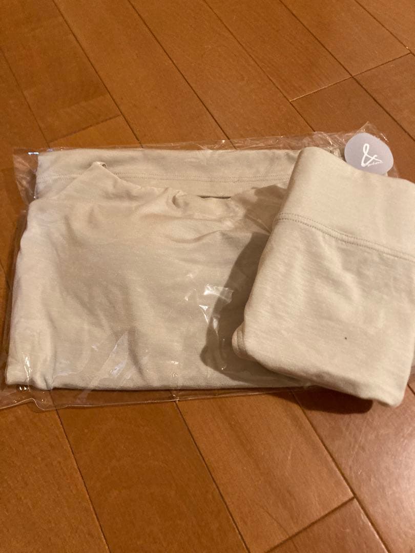 OUR 贅沢とろみのカップ付きキャミソール&ショーツ　※M、ベージュ