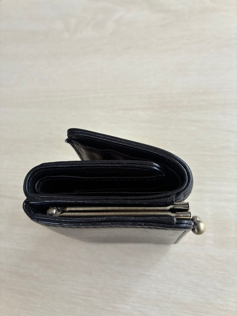 【良品】アナスイ:黒のレザー三つ折り財布 蝶の装飾付き