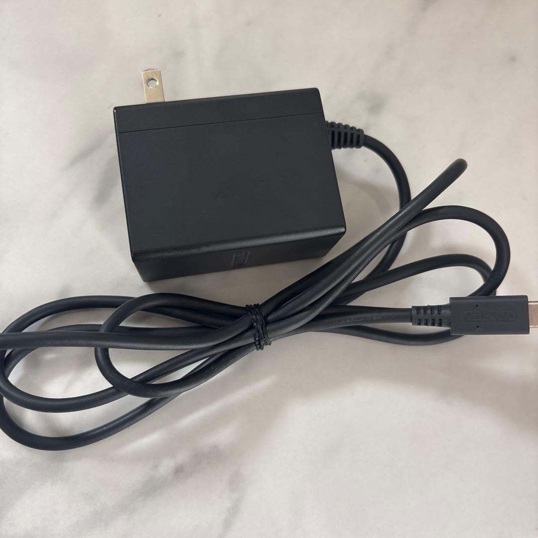 Nintendo Switch （HDMIケーブルとジョイコンの付けるやつ無し）