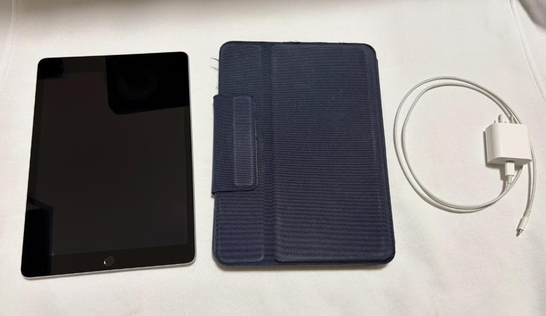 iPad 第9世代 64GB Wi-Fiモデル シルバー キーボード・充電器付き