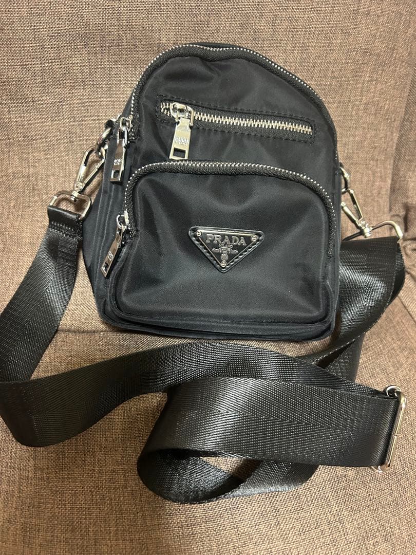 PRADA ノベルティ　ショルダーバッグ　ブラック