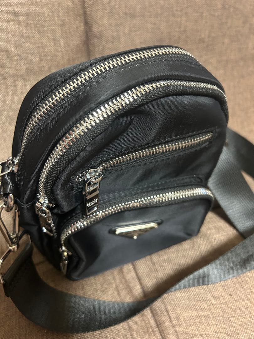 PRADA ノベルティ　ショルダーバッグ　ブラック