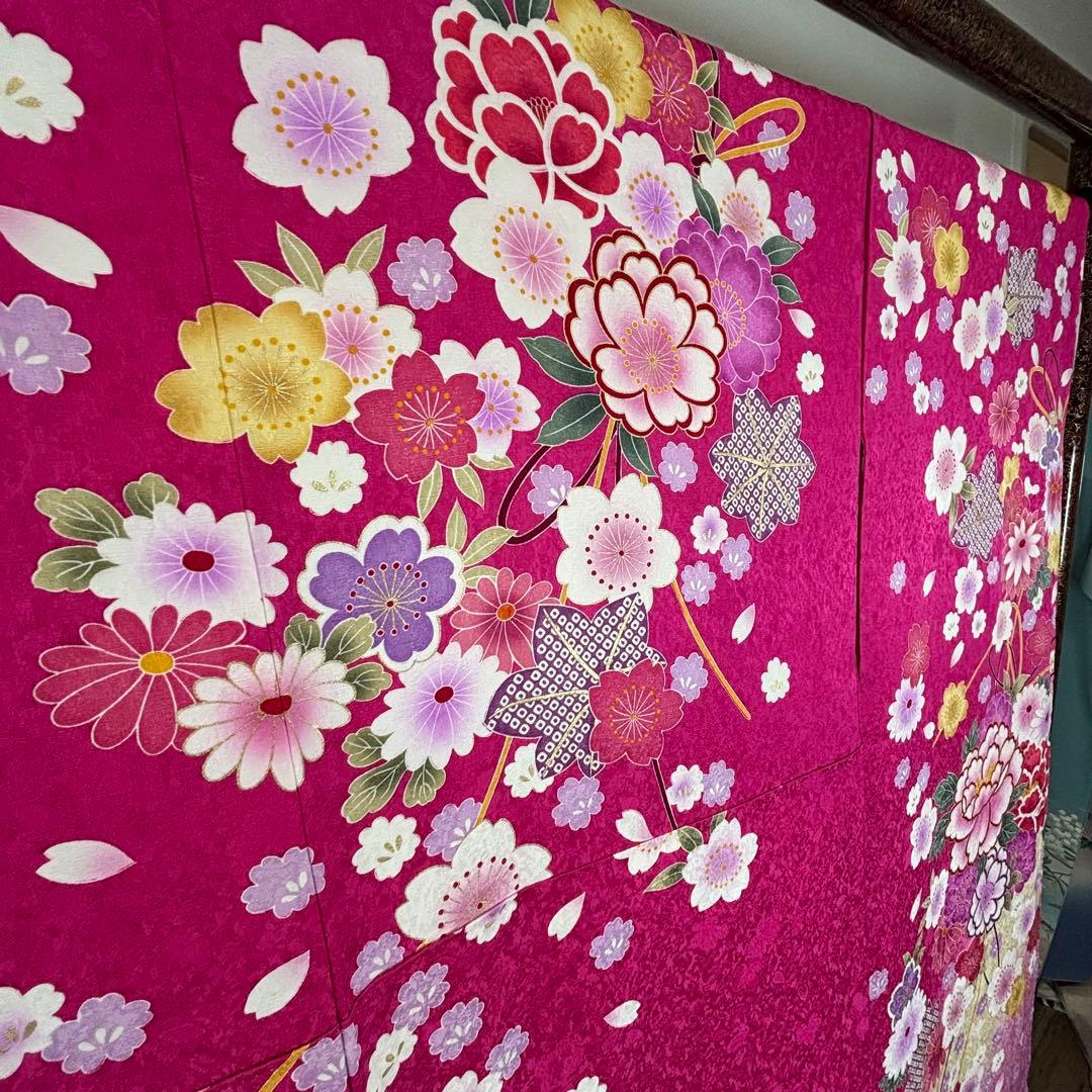 超美品　正絹　現代　振袖　成人式　着物　ピンク　躑躅色 175裄70 刺繍