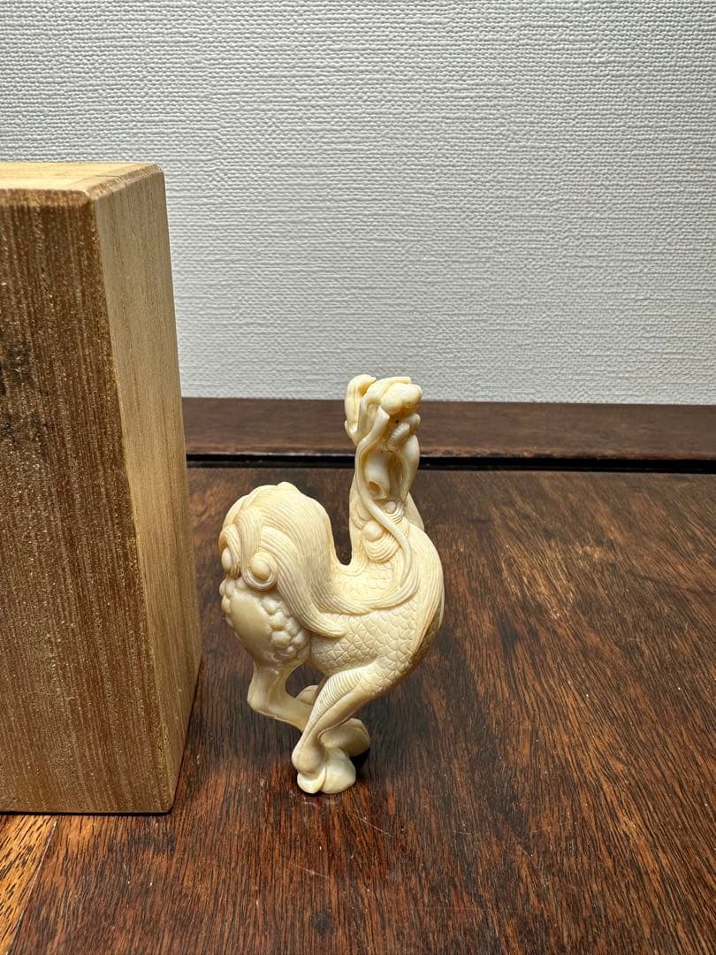 キリン麒麟　緒締　根付　提げ物　牙彫　天然材質　置物　骨董古美術 ねつけ
