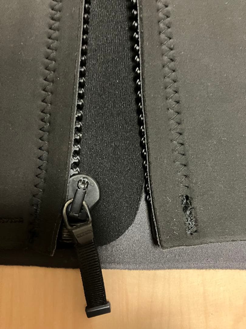 patagonia タッパー 2ミリ 黒 Lサイズ
