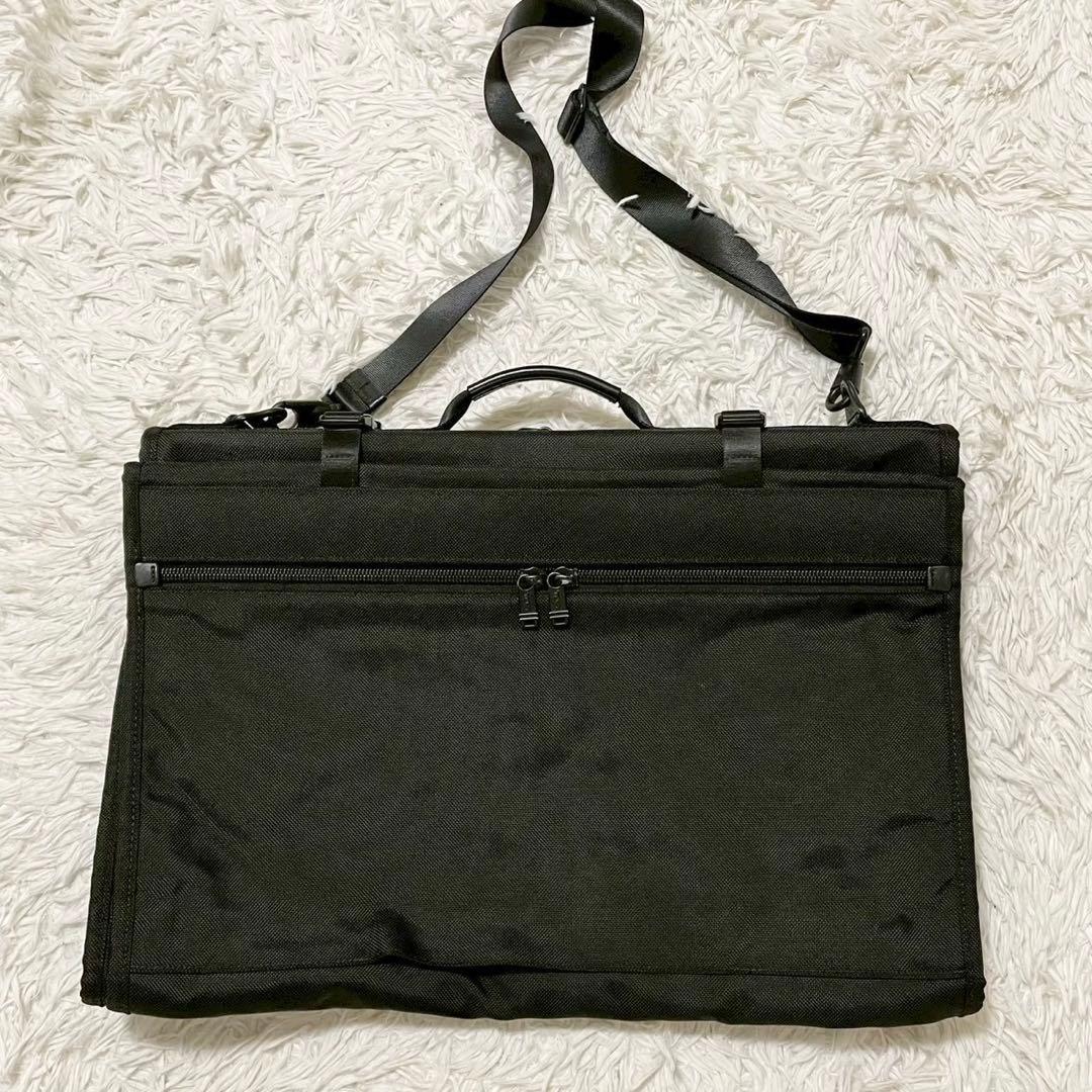 極美品　トゥミ　ガーメントバッグ　トライフォールド　3つ折りキャリーオン　黒