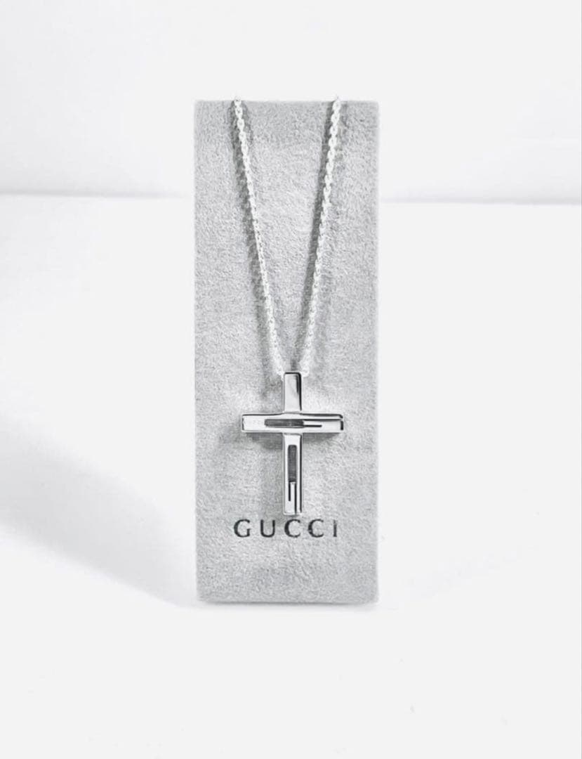 GUCCI シルバー クロス ネックレス 中サイズ