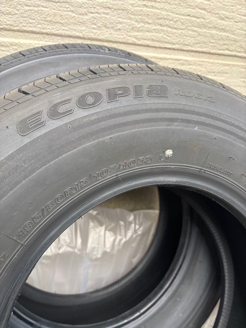 【ひろ】ハイエース　新車外し　タイヤ4本セット