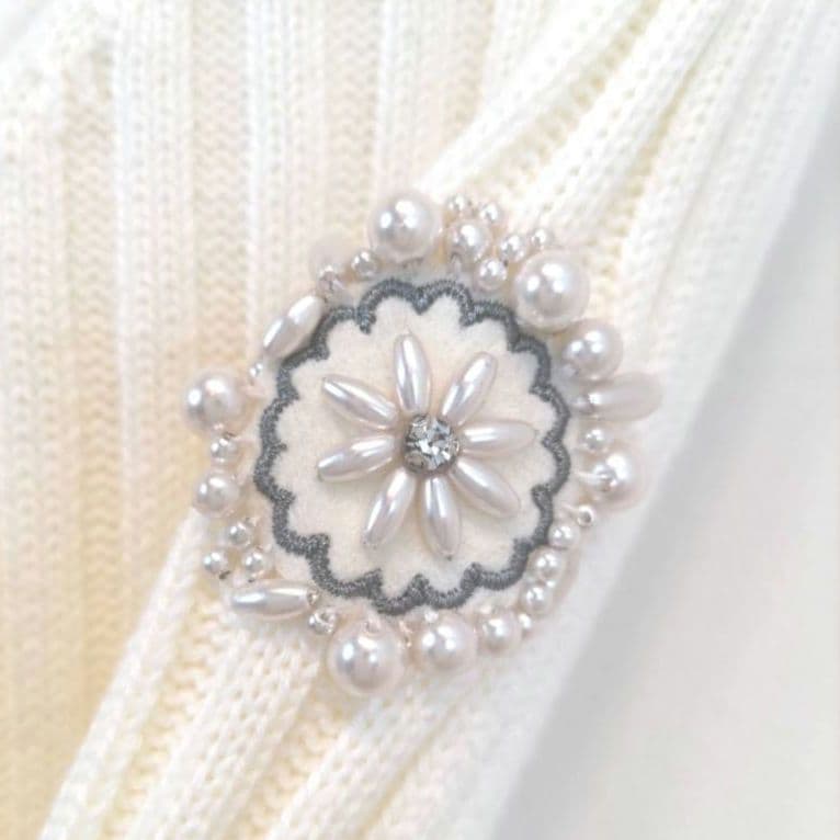 ✨新品極美42❣✨定価¥26400❣まるでリカちゃん❣✨清楚可憐なオフ白✨