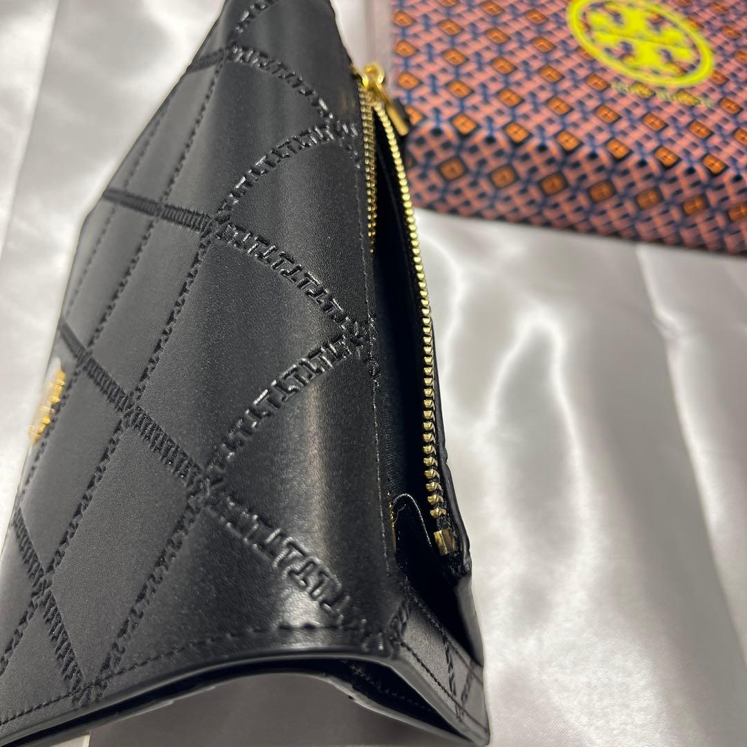 新品 TORY BURCH ブラックキルティング 二つ折り財布 箱＋ショッパー付