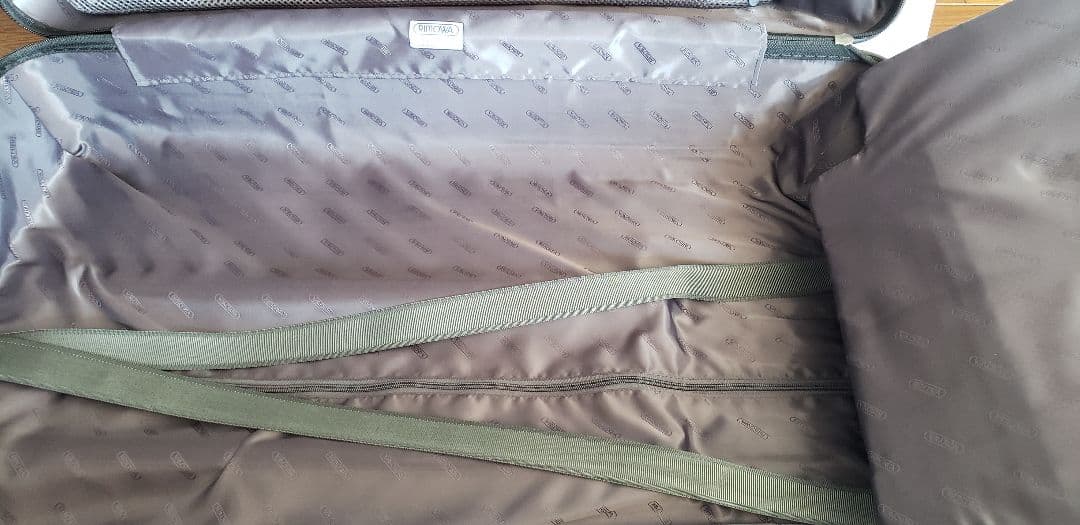美品　リモワ　サルサデラックス　ブラック　104L