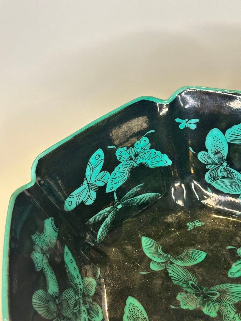 大清乾隆年製　黒地青緑彩　蝶蜻蛉文　六角形大鉢 中国骨董品