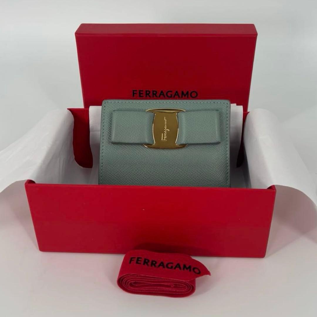 サルバトーレ フェラガモ ヴァラリボン ミントグリーン 二つ折り財布