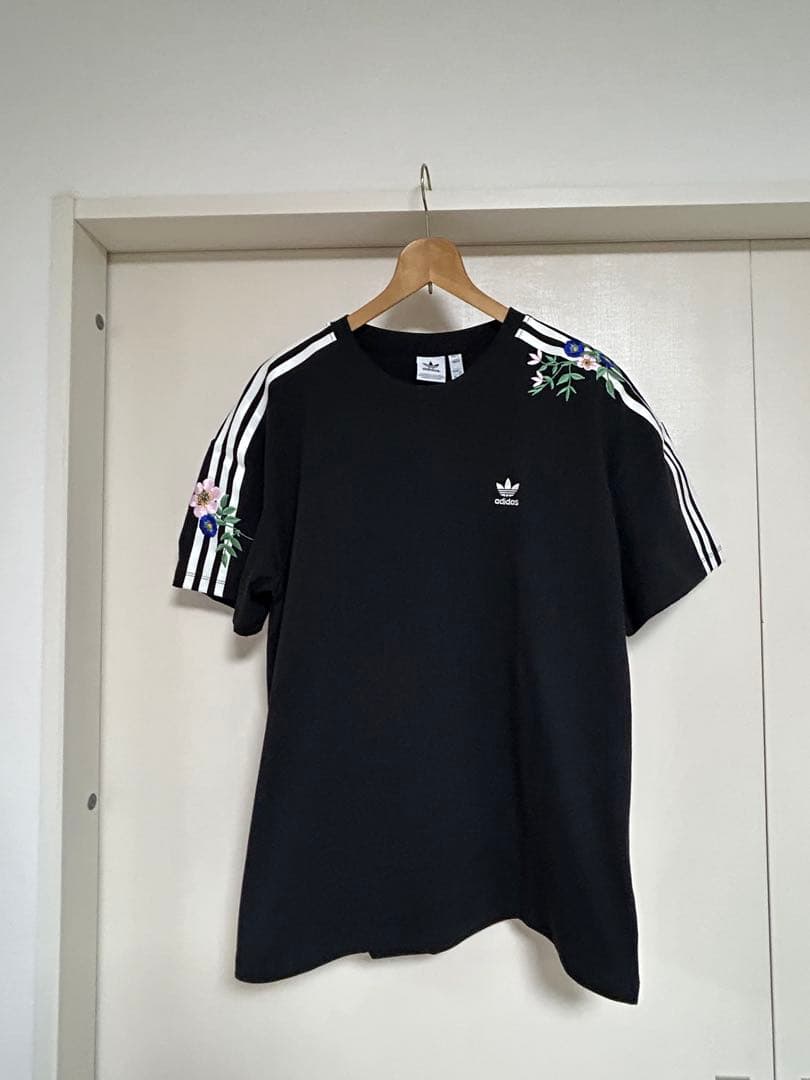 adidas アディダスTシャツ XL花刺繍デザイン