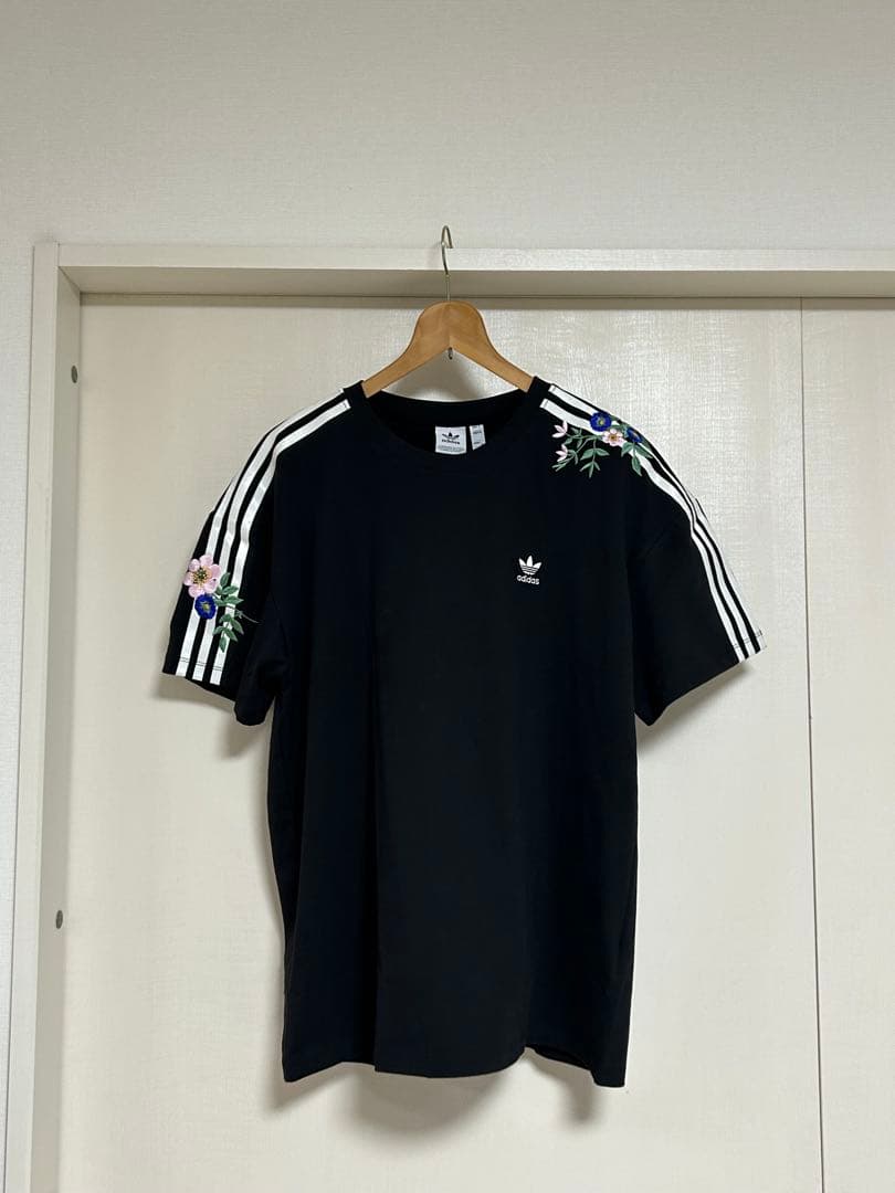 adidas アディダスTシャツ XL花刺繍デザイン