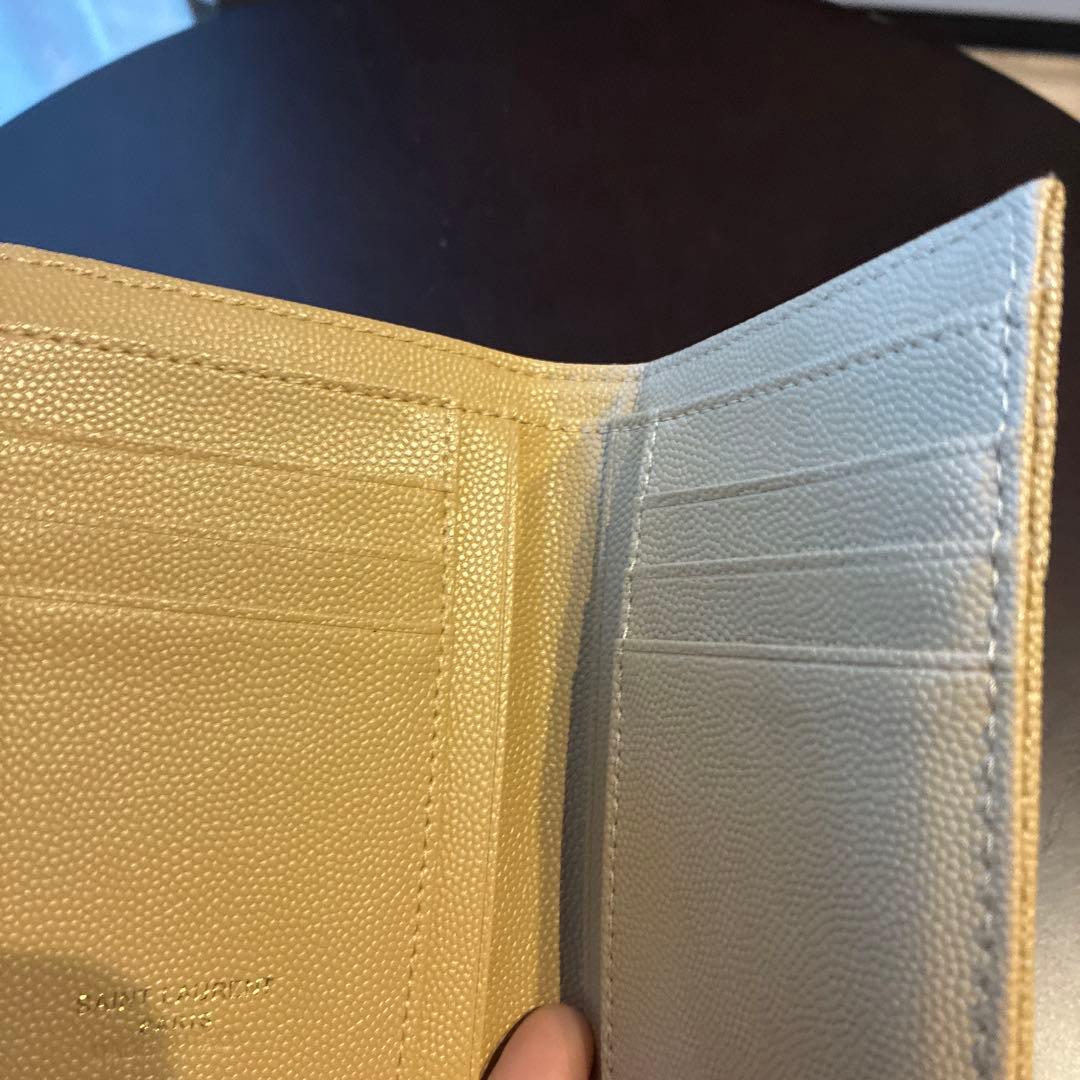 Yves Saint Laurent ベージュ三つ折り財布