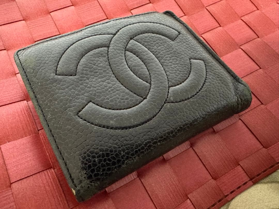 4/5(日)までの期間限定値引き‼️CHANEL キャビアスキン　二つ折り財布