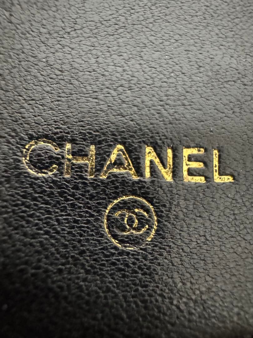 4/5(日)までの期間限定値引き‼️CHANEL キャビアスキン　二つ折り財布