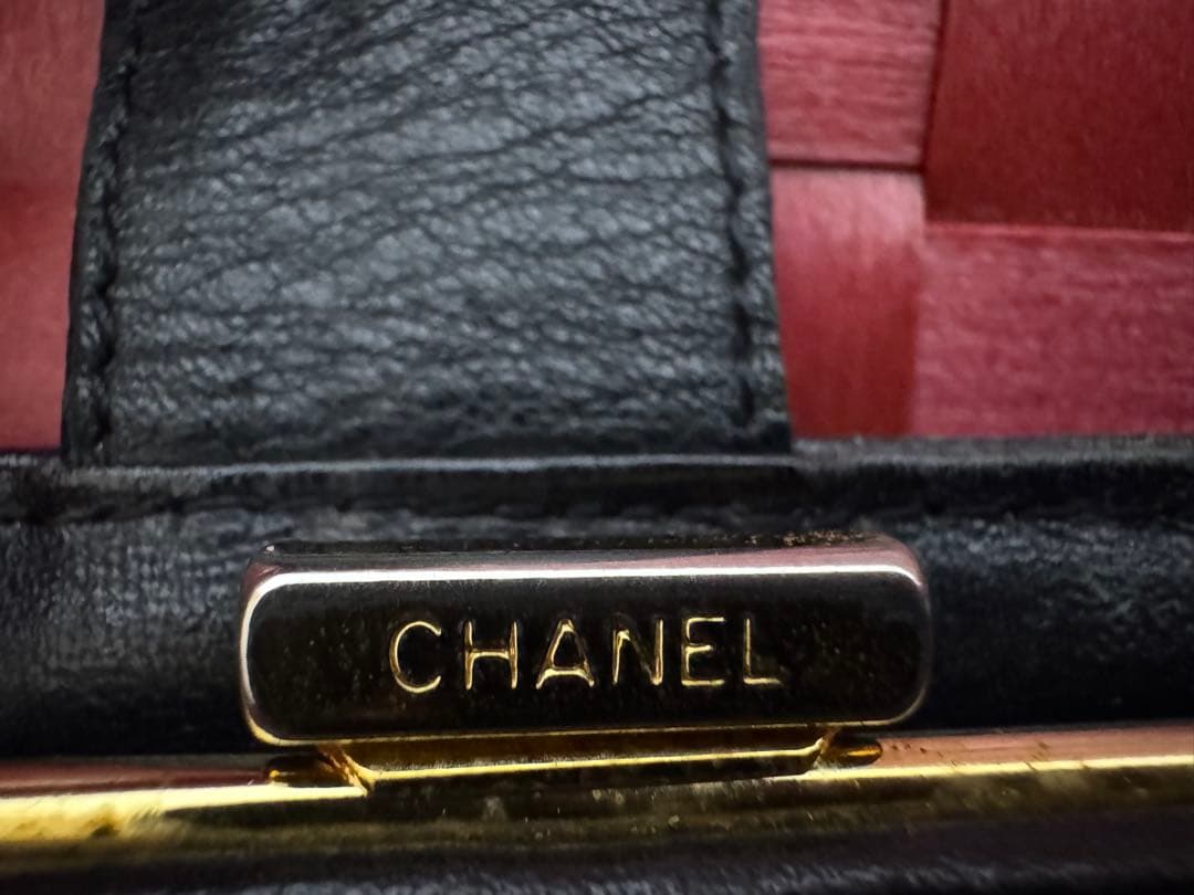 4/5(日)までの期間限定値引き‼️CHANEL キャビアスキン　二つ折り財布