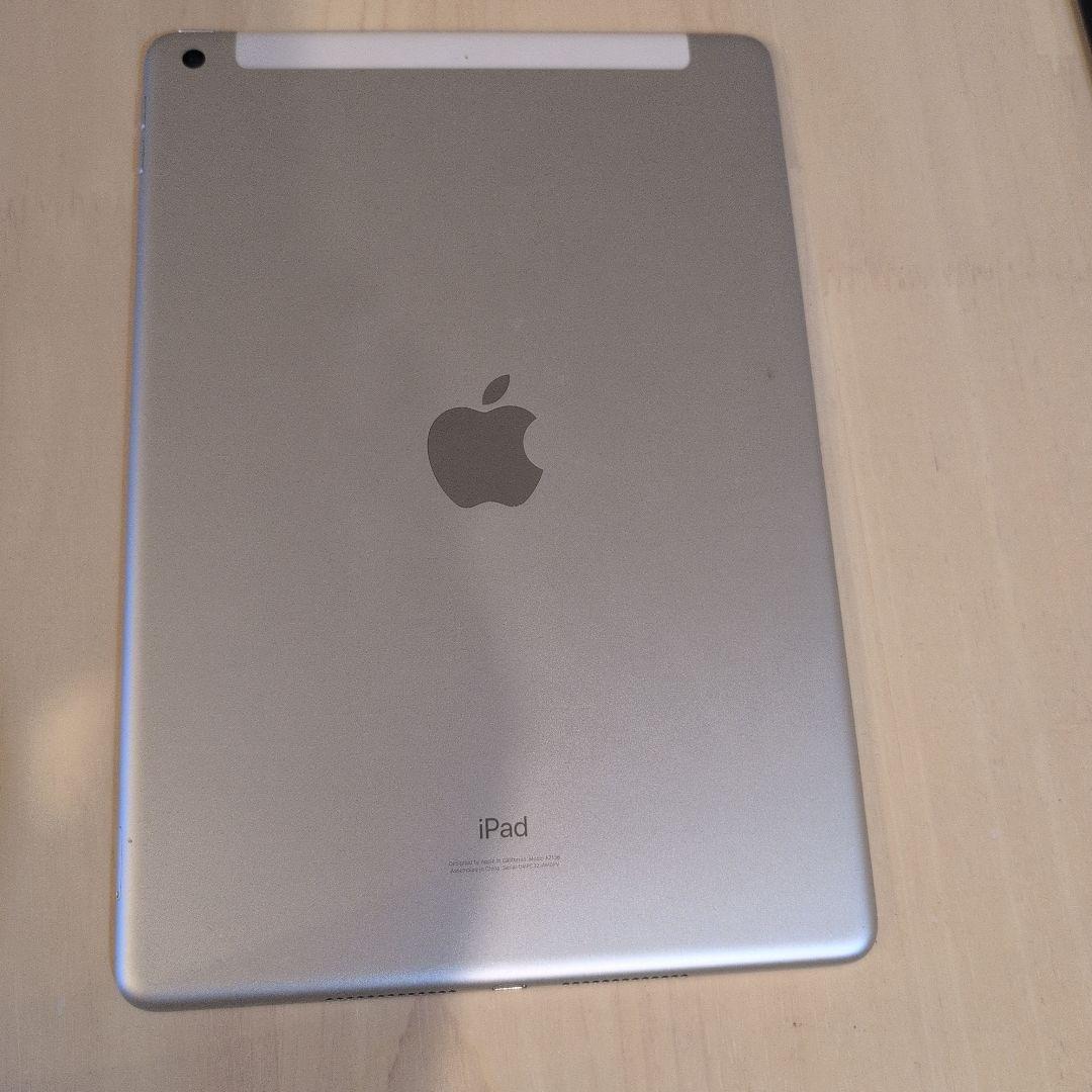 iPad 10.2インチ シルバー キーボード付き