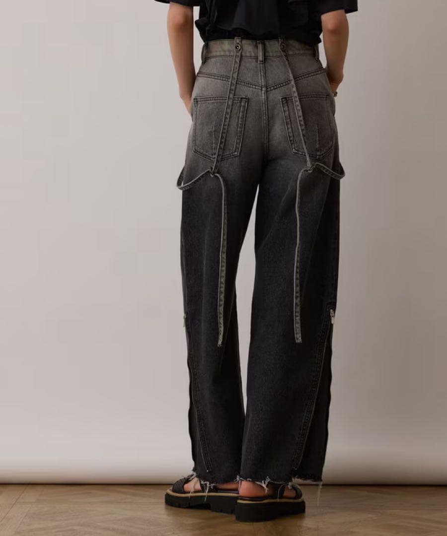 【値下げ中】【新品】grace continental サス付zipデニムパンツ