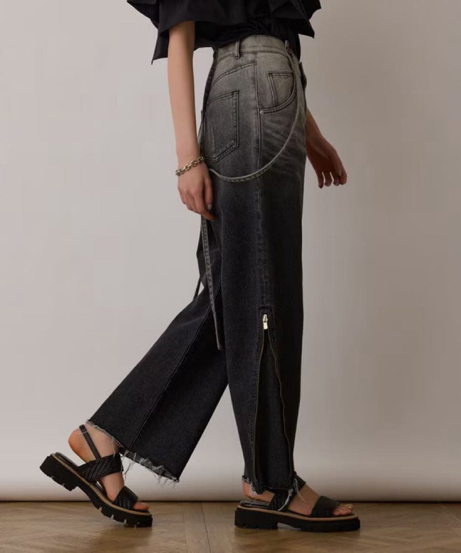 【値下げ中】【新品】grace continental サス付zipデニムパンツ