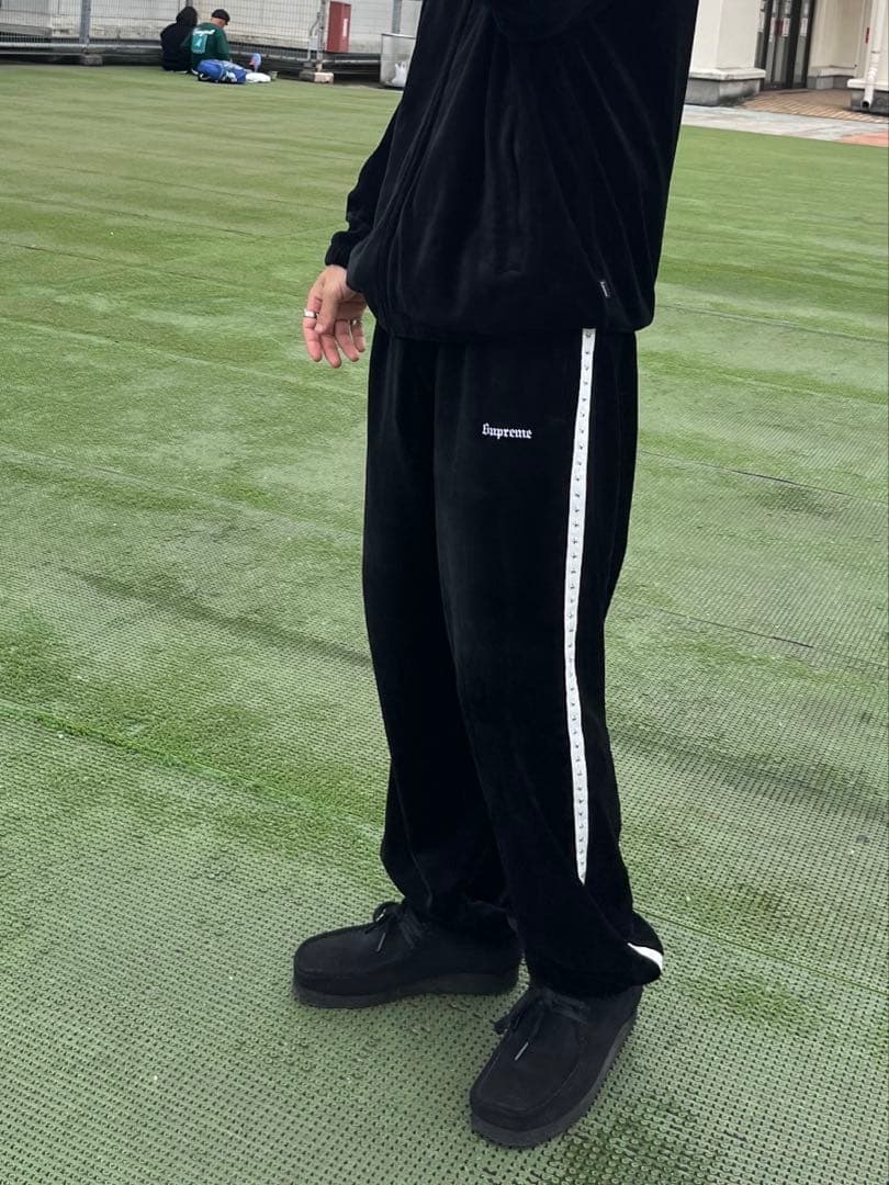 パンツ supreme studded velour track pant