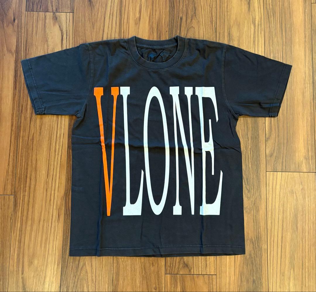 VLONE ロゴプリント Tシャツ
