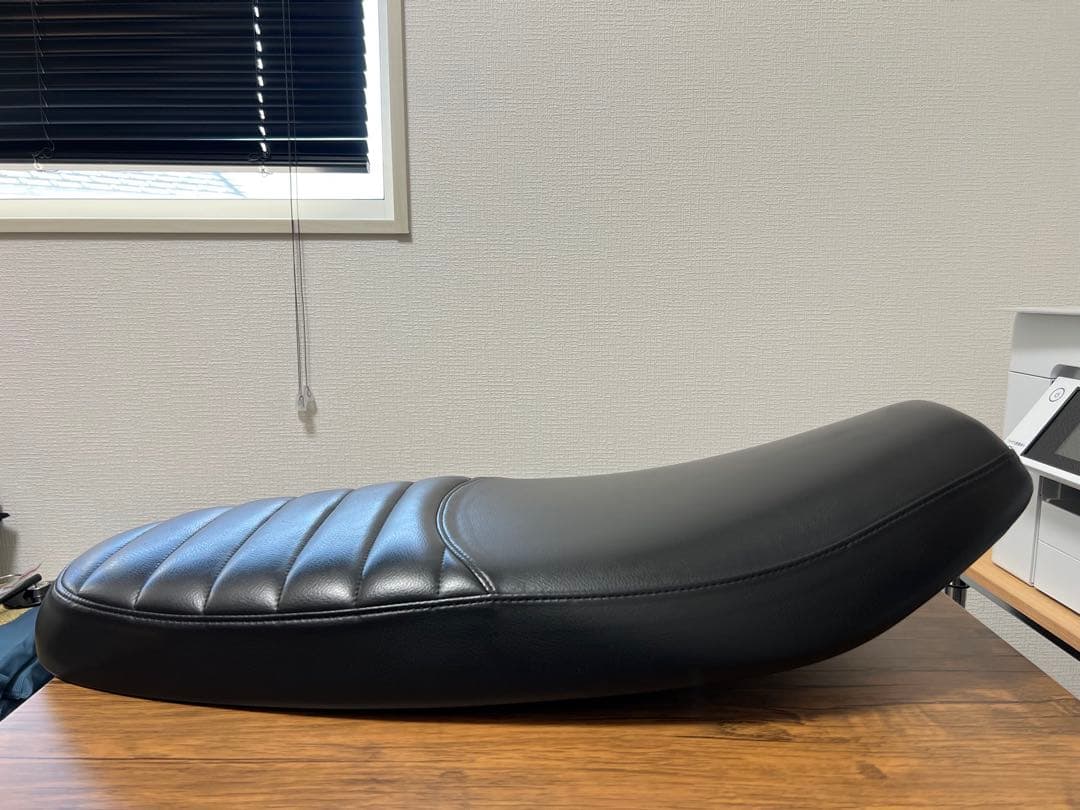 TRIUMPH スクランブラー1200XE 純正シートローシート加工品