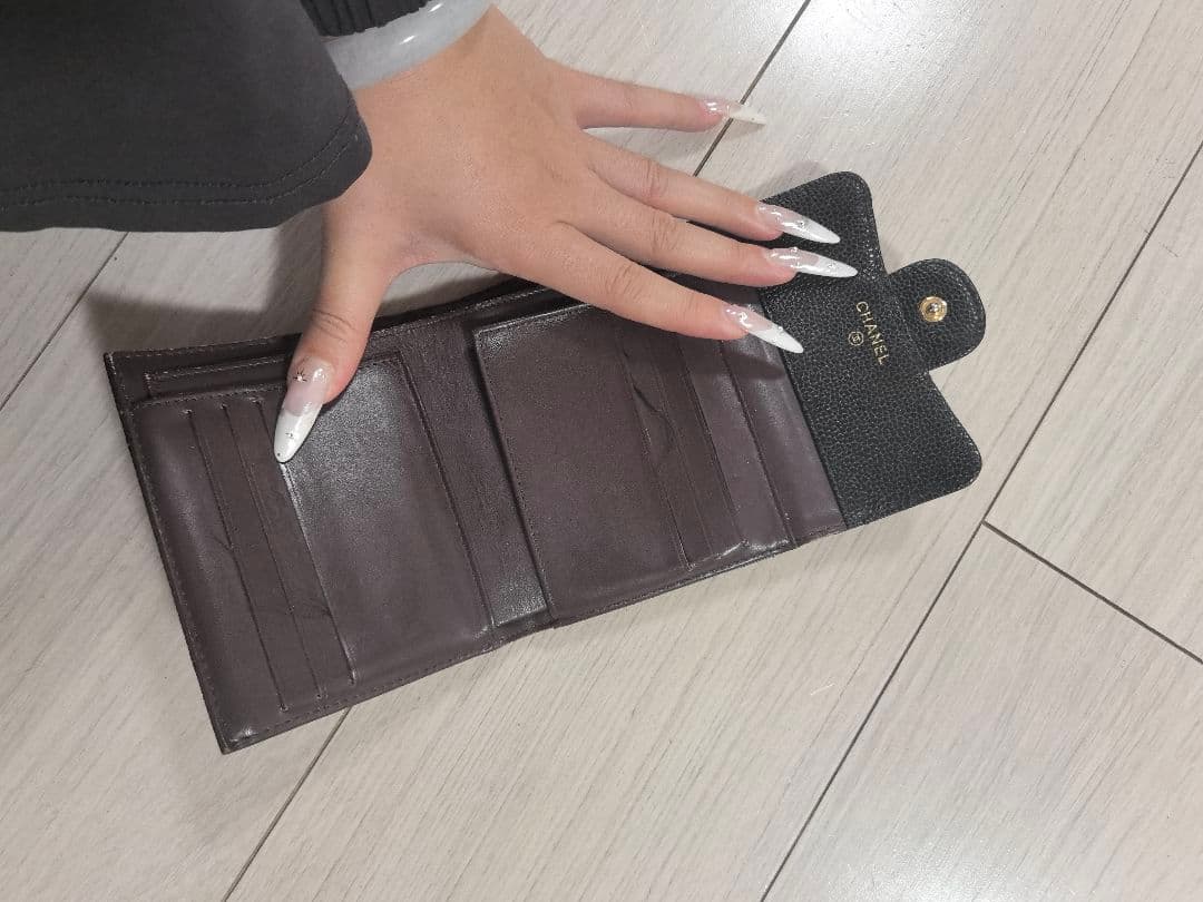 CHANEL 黒 レザー 三つ折り財布